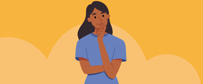 Alimentos ultraprocessados em uma prateleira de supermercado, exemplificando opções não saudáveis.