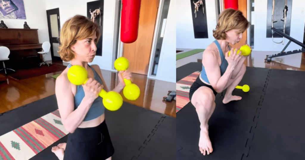 Fernanda Torres treinando com personal trainer Chico Salgado, focando no fortalecimento dos braços.