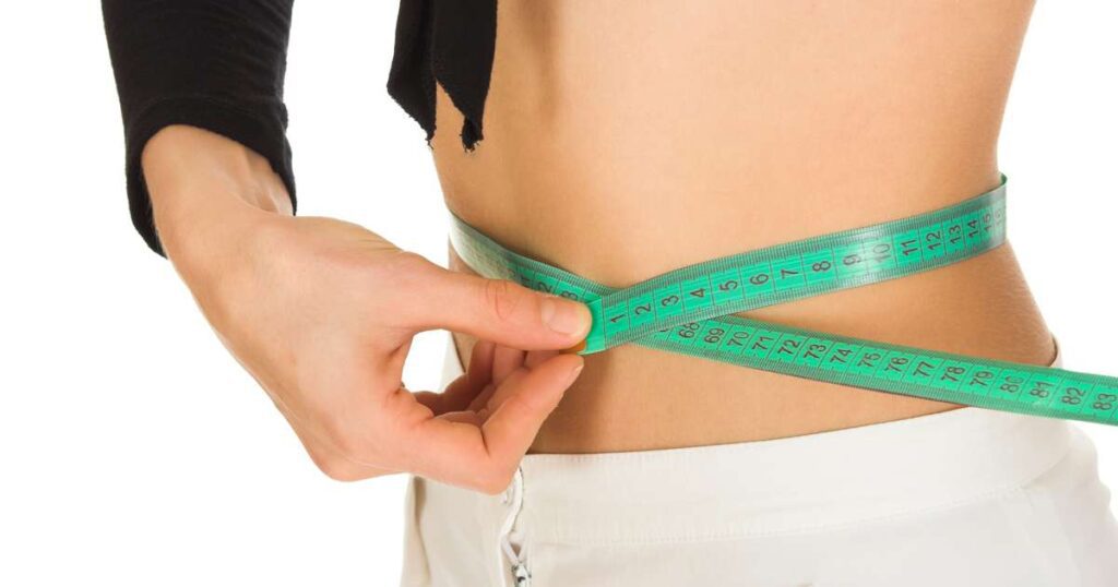 Pessoa refletindo sobre alimentação saudável e dietas restritivas