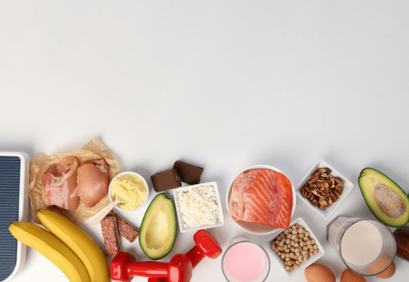 Atletas treinando com foco na nutrição esportiva e metabolismo energético